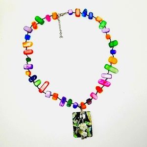 ❤️"New" Multicolor Abalone Shell/Mother of Pearl w/Crystal,& Gemstone Necklace.